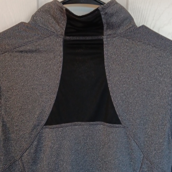 Women's long sleeve exercise top - Picture 5 of 6